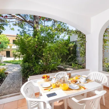 Baia Degli Aranci & 4*