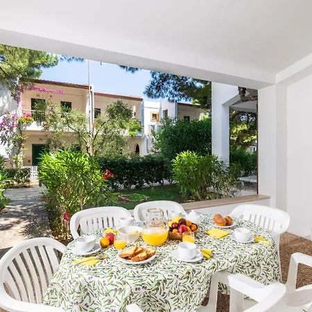 Baia Degli Aranci & 4*
